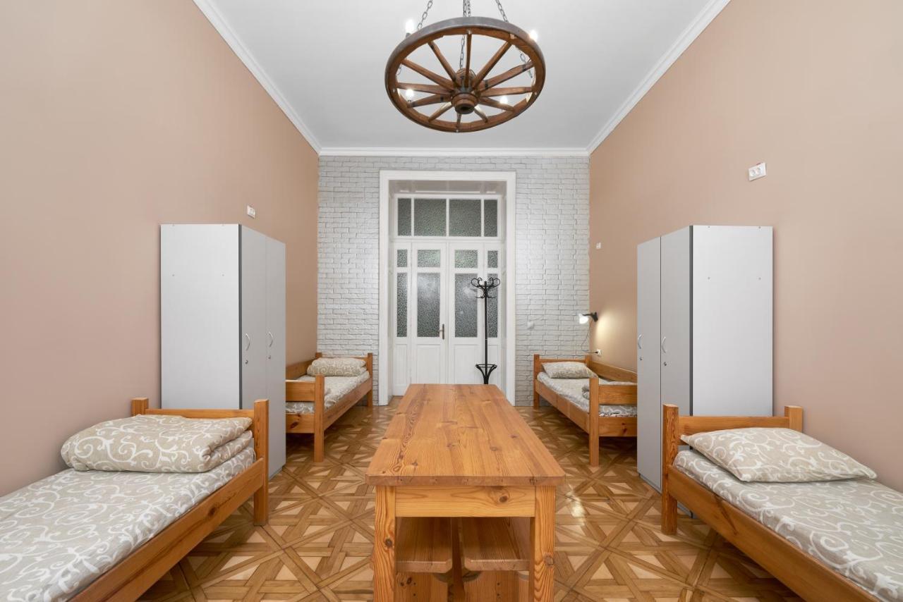 Cossacks Hostel Lviv Extérieur photo